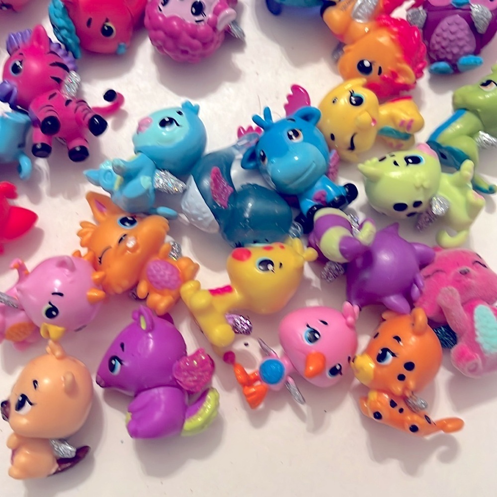 Hatchimals CollEGGtibles Lot of 36 Assorted Figures Flocked Wings - Picture 2 of 3